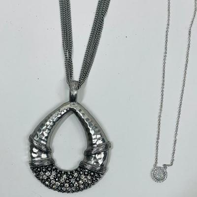 Jewelry Lot - 4pcs - necklaces and earrings - silver tone