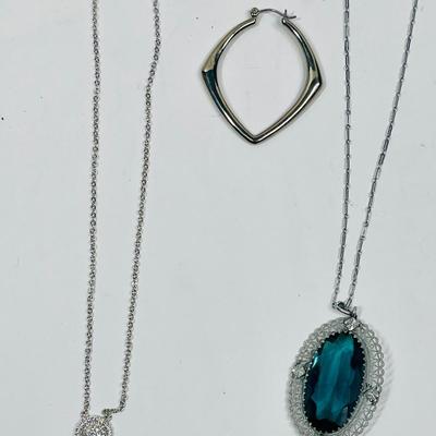 Jewelry Lot - 4pcs - necklaces and earrings - silver tone