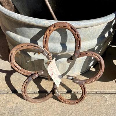 Horse Shoe Flower