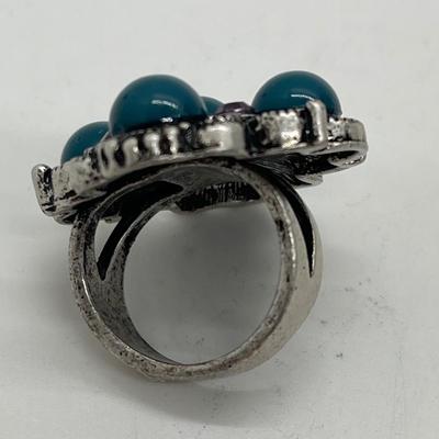 Fashion Ring with 5 Faux Turquoise Stones and 4 Amethyst-like Stones