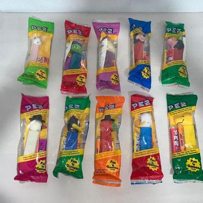 PEZ Lot 4 - 10 PEZ Dispensers MIP