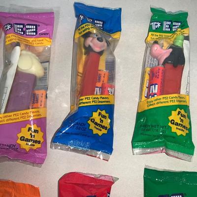 PEZ Lot 4 - 10 PEZ Dispensers MIP