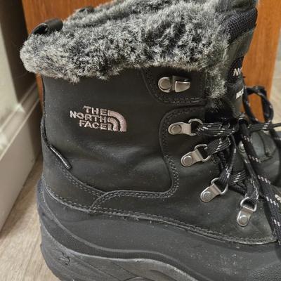 Black North Face Winter Boots