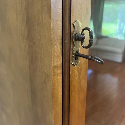 Solid Wood Lockable Gun Cabinet