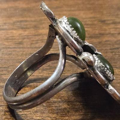 Vintage Native American Sterling Silver & Peridot Ring