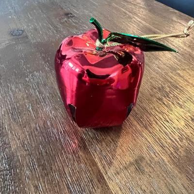 1995 Trump Tower Christmas Apple