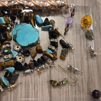 Broken Jewelry and Jewelry Pieces Lot
