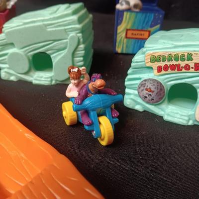 THE FLINTSTONES TOYS AND 3 FINGER PUPPETS