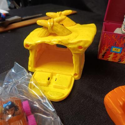 THE FLINTSTONES TOYS AND 3 FINGER PUPPETS