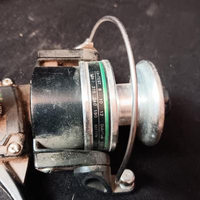 5 FISHING REELS IN NEED OF TLC