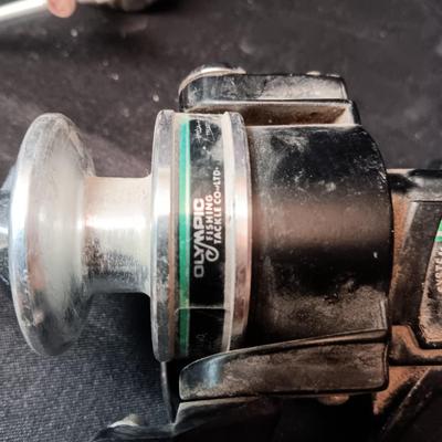 5 FISHING REELS IN NEED OF TLC