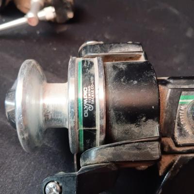 5 FISHING REELS IN NEED OF TLC