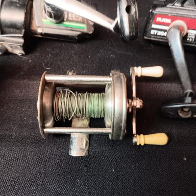 5 FISHING REELS IN NEED OF TLC