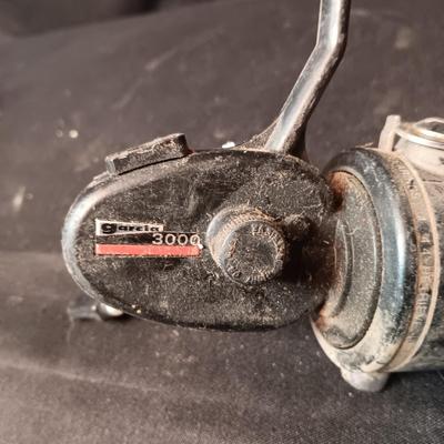 5 FISHING REELS IN NEED OF TLC