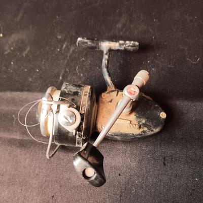 5 FISHING REELS IN NEED OF TLC