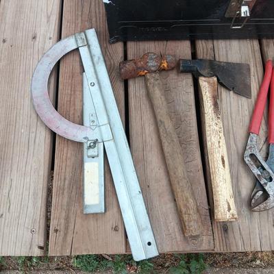METAL TOOL BOX WITH HAND TOOLS