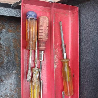 METAL TOOL BOX WITH HAND TOOLS