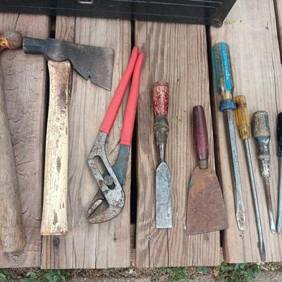 METAL TOOL BOX WITH HAND TOOLS