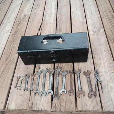 METAL TOOL BOX WITH VINTAGE AND ANTIQUE COMBINATION WRENCHES