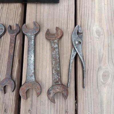 METAL TOOL BOX WITH VINTAGE AND ANTIQUE COMBINATION WRENCHES