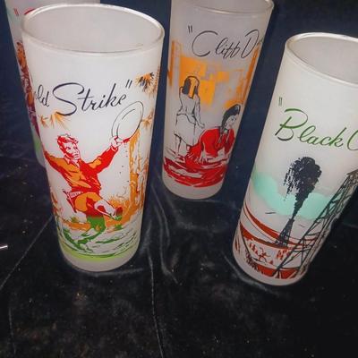8 FROSTED GLASSES WITH WESTERN THEME AND 6 SIPPING SPOONS