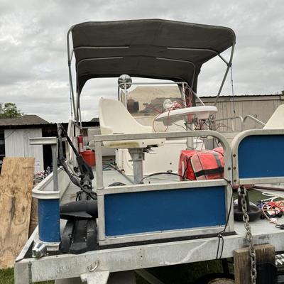 Lowe Pontoon boat 20ft Yamaha 4 stroke available for pick up upon winning bid