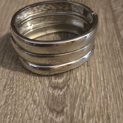 (3) Silver Tone Silver Hinged Bangle Bracelets