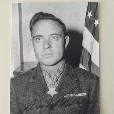 Medal of Honor Hershel W. Williams signed photo 