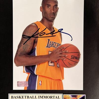 LA Lakers Kobe Bryant signed photo