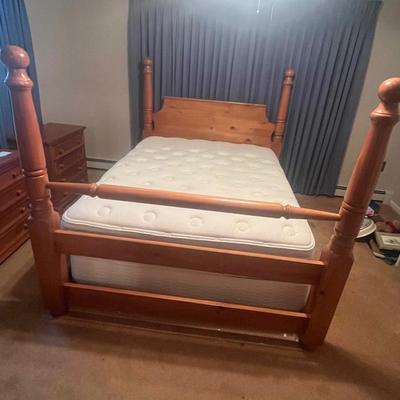 Four Poster Queen Bed (B3-MG)