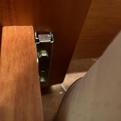 Four Poster Queen Bed (B3-MG)