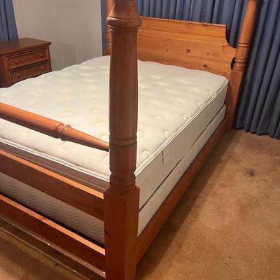 Four Poster Queen Bed (B3-MG)