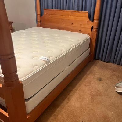 Four Poster Queen Bed (B3-MG)
