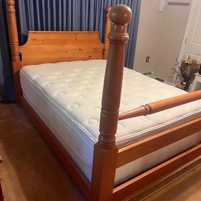 Four Poster Queen Bed (B3-MG)