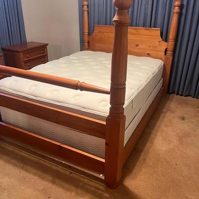 Four Poster Queen Bed (B3-MG)