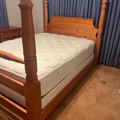 Four Poster Queen Bed (B3-MG)