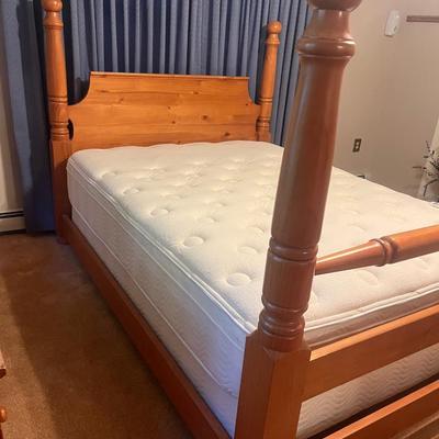 Four Poster Queen Bed (B3-MG)