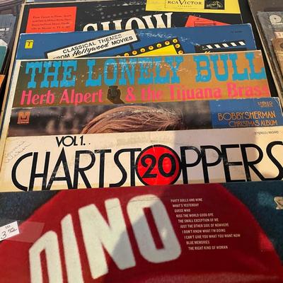 LARGE COLLECTION OF VINYL RECORDS