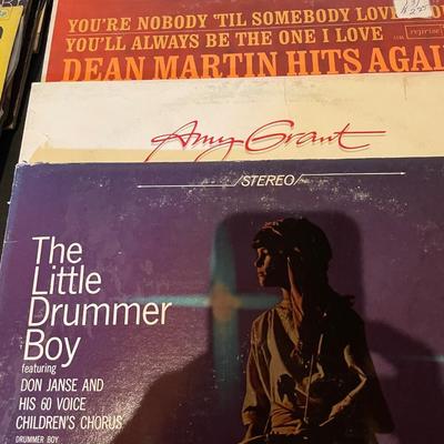LARGE COLLECTION OF VINYL RECORDS