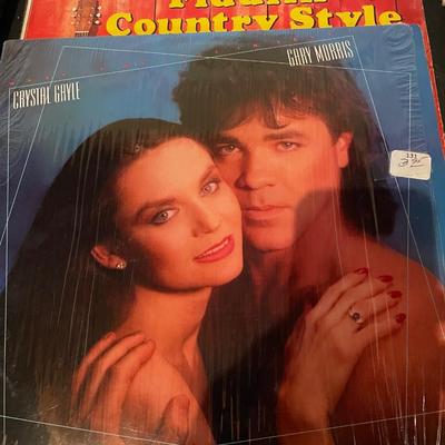 LARGE COLLECTION OF VINYL RECORDS