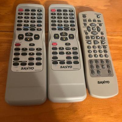 Four Sanyo DVD & VCRs (B3-MG)