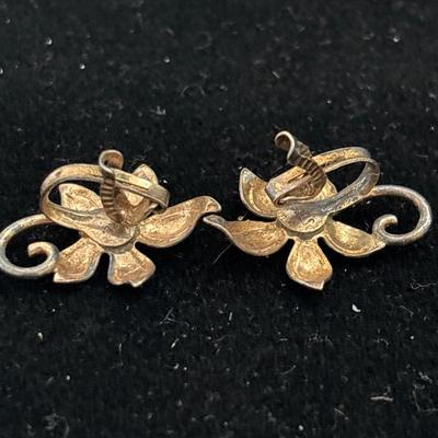 Bronze tone flower earrings clip on