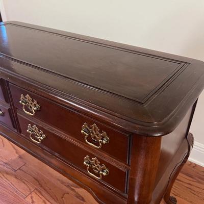 BASSETT Queen Ann Style Foyer Table