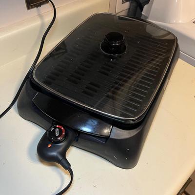Delonghi Indoor Grill, Panini Press & NIB Waffle Maker (L-RG)
