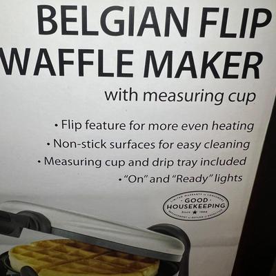 Delonghi Indoor Grill, Panini Press & NIB Waffle Maker (L-RG)