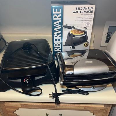 Delonghi Indoor Grill, Panini Press & NIB Waffle Maker (L-RG)