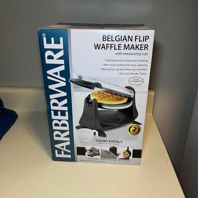 Delonghi Indoor Grill, Panini Press & NIB Waffle Maker (L-RG)