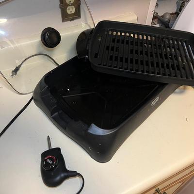 Delonghi Indoor Grill, Panini Press & NIB Waffle Maker (L-RG)