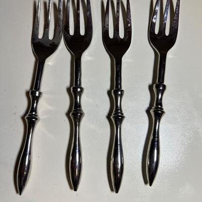 Assortment of Dessert Flatware (L-RG)