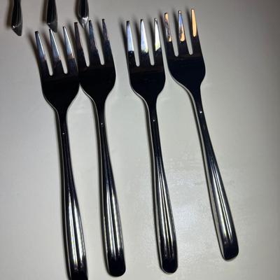 Assortment of Dessert Flatware (L-RG)